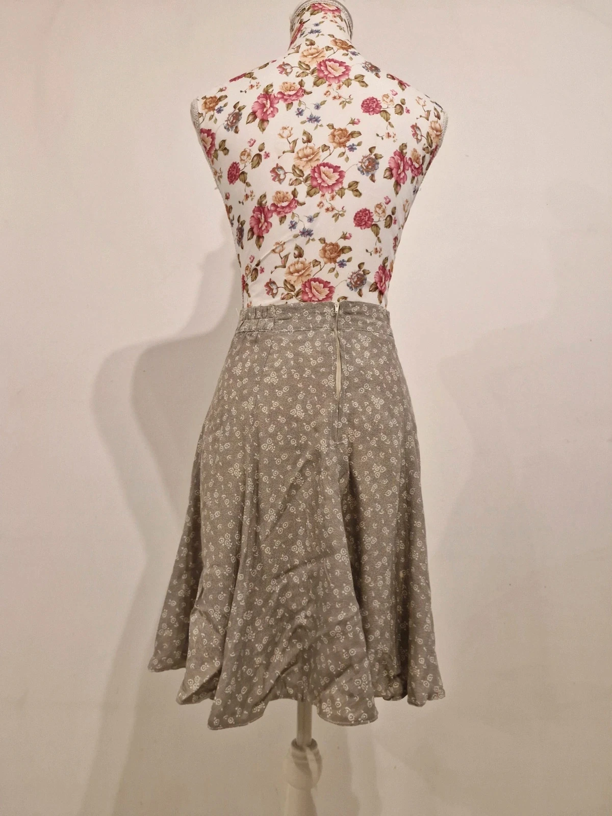 Feminine and elegant skirt – photo 2